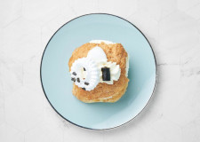 Flødefastelavnsbolle med lakrids & hvid Sarah Bernhard 