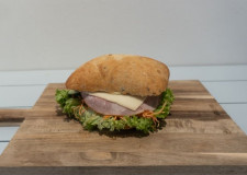 Sandwich med skinke og ost